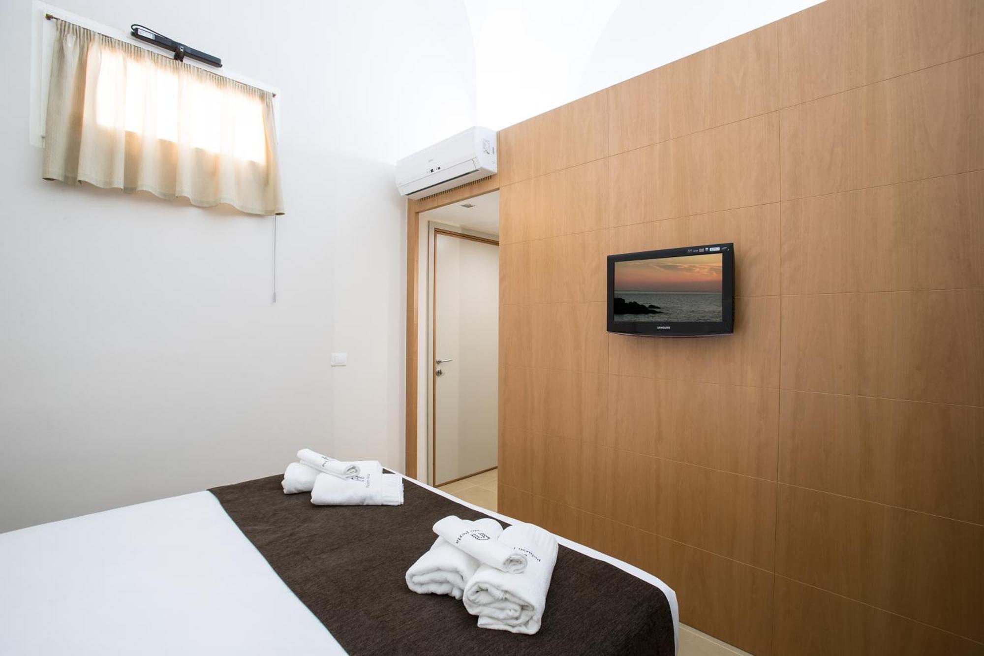 Palazzo Perla Bed & Breakfast Gallipoli Exterior photo