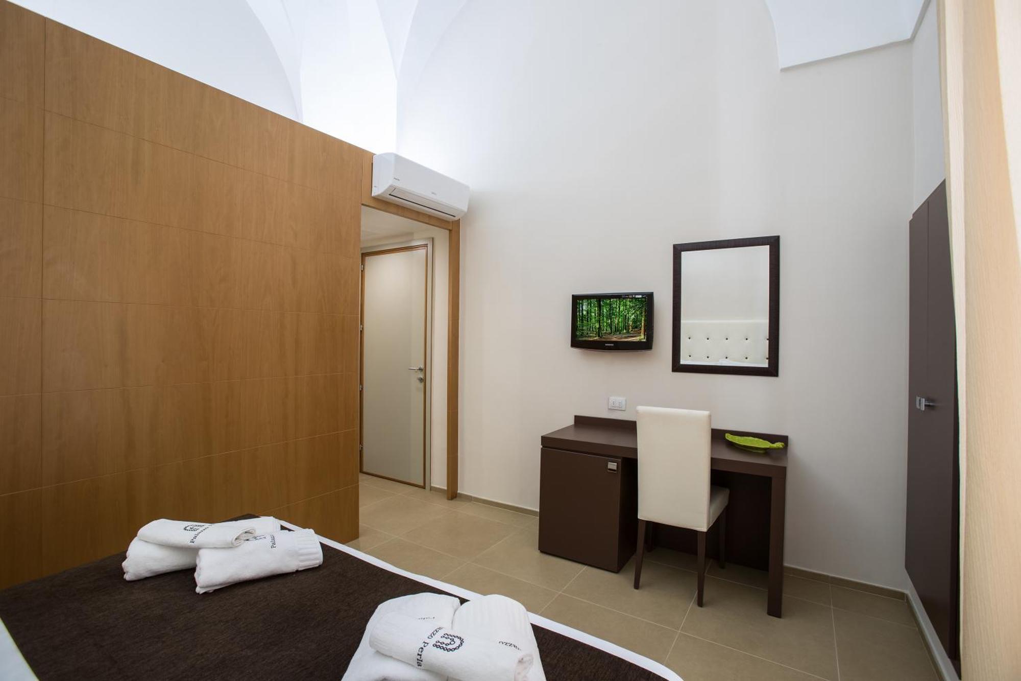 Palazzo Perla Bed & Breakfast Gallipoli Exterior photo